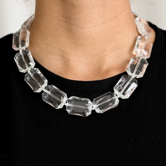 NWT - emerald-cut beaded necklace with earrings - Picture 2 of 4